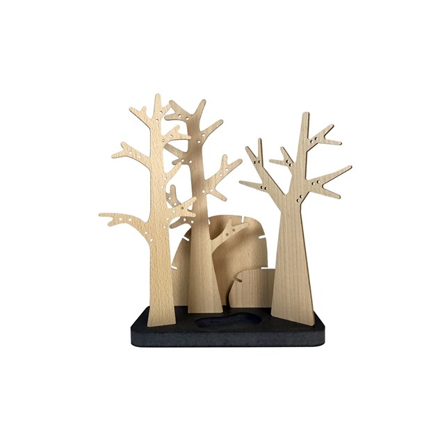 Porte-bijoux et son support fabriqué en France à partir de bois issu de forêt gérée durablement.