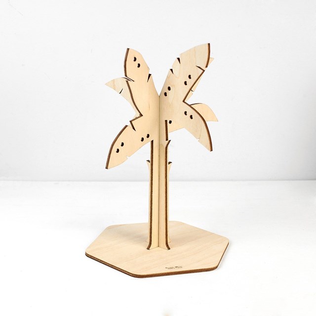 Porte-bijoux Tropique fabriqué en France à partir de bouleau issu de forêt gérée durablement.