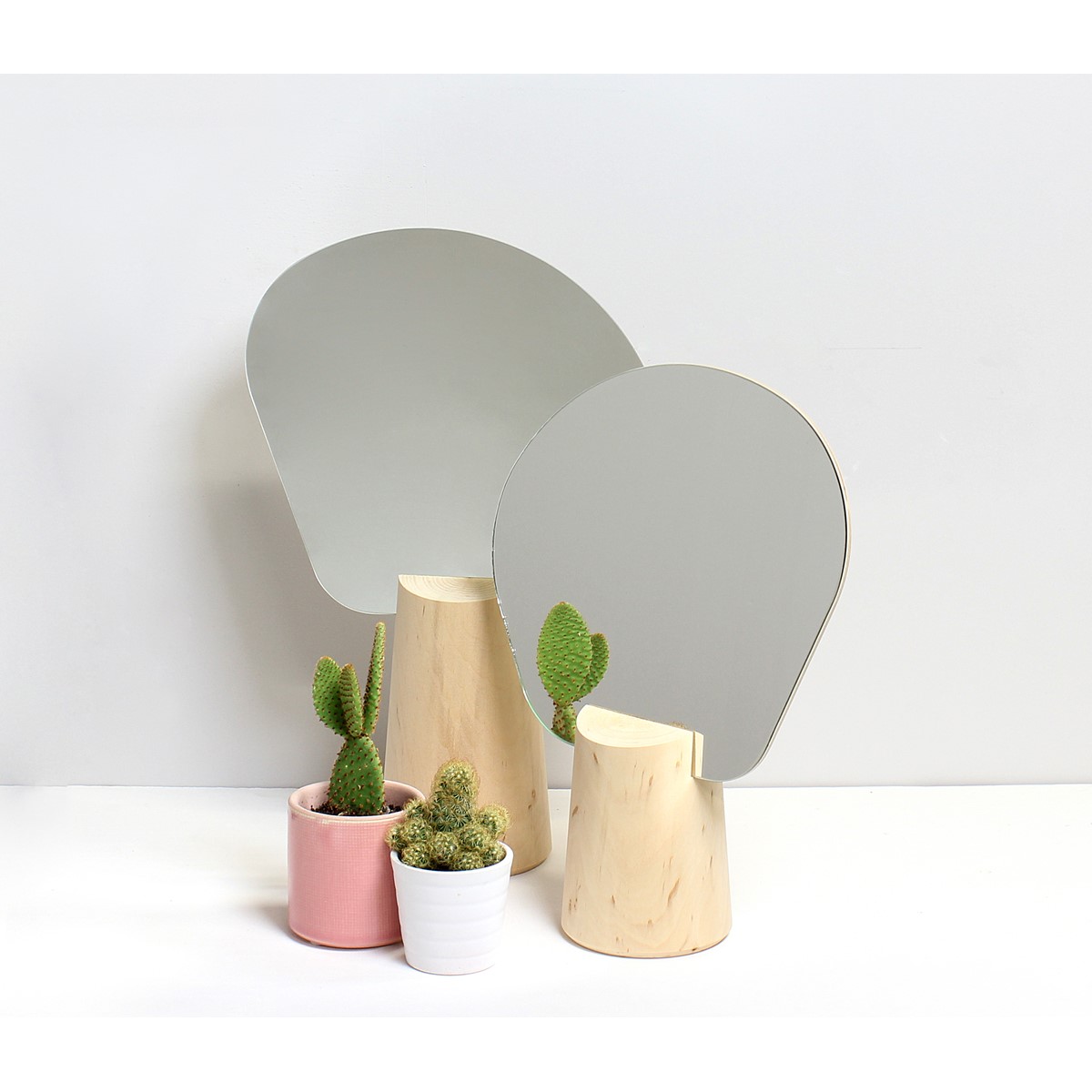 Miroir sur pied fabriqué en France à partir de bois issu de forêt gérée durablement