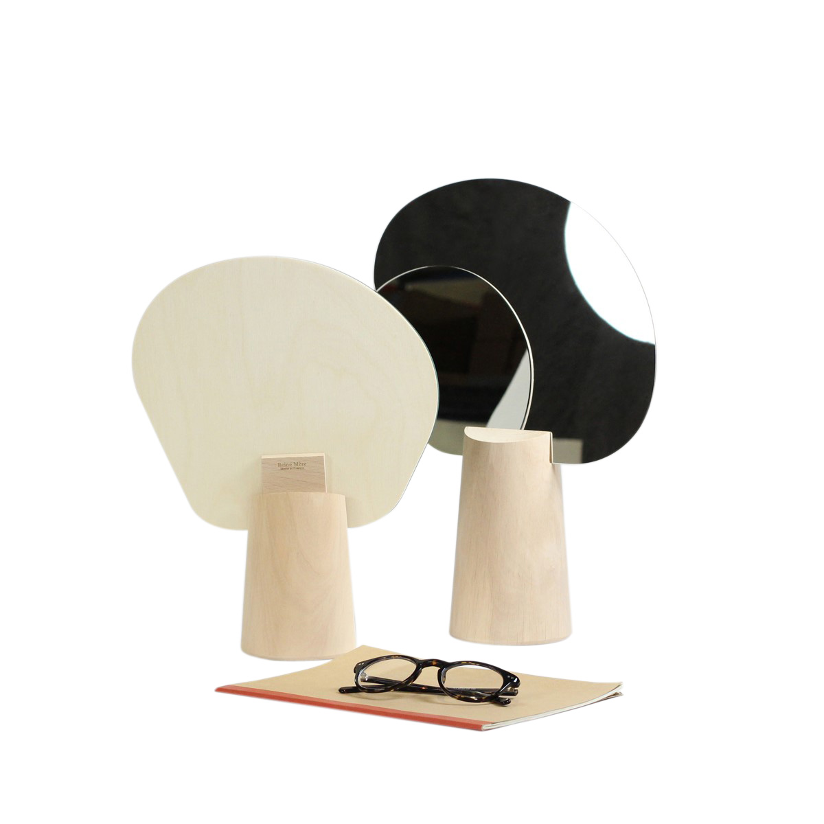 Miroir sur pied fabriqué en France à partir de bois issu de forêt gérée durablement