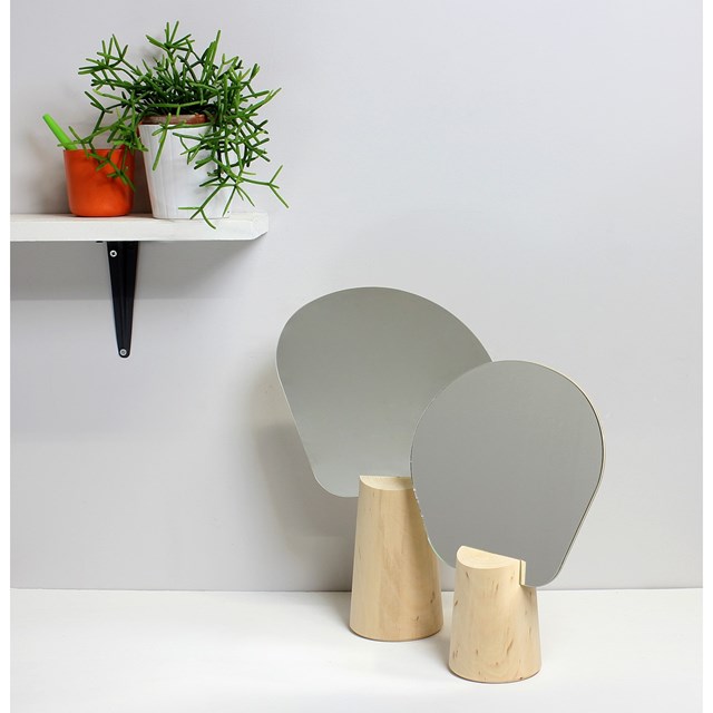 Miroir sur pied fabriqué en France à partir de bois issu de forêt gérée durablement