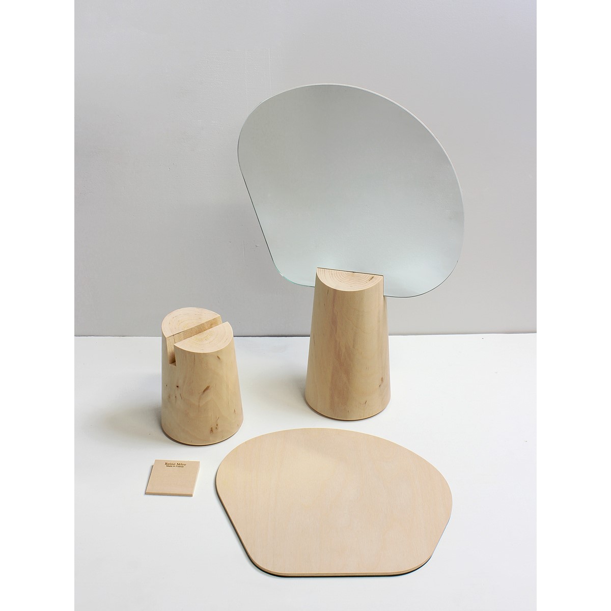 Miroir sur pied fabriqué en France à partir de bois issu de forêt gérée durablement