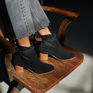 Boots à talon en veau retourné noir