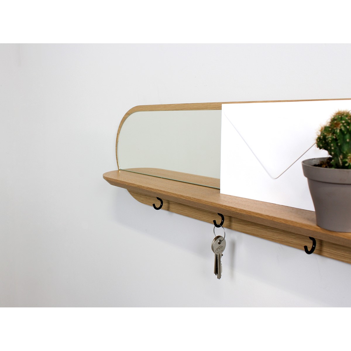 Miroir et vide-poche mural en bois issu de forêt géré durablement et fabriqué en France