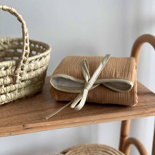 Tapis à langer bébé imperméable pliable LES ESSENTIELS - Fabriqué en France - Beige
