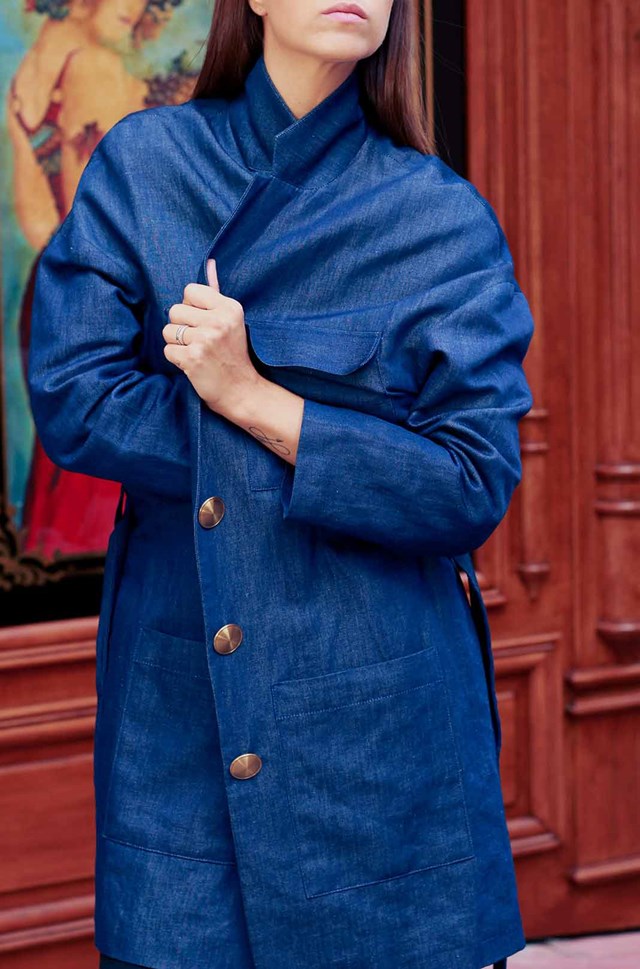 Trench fluide bleu en coton et lin - Alice 2