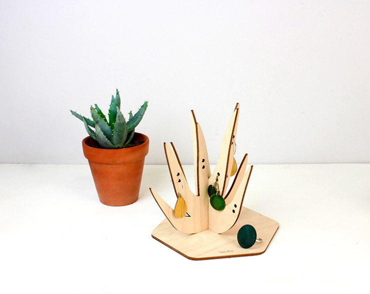 Porte-bijoux Tropique fabriqué en France à partir de bouleau issu de forêt gérée durablement.