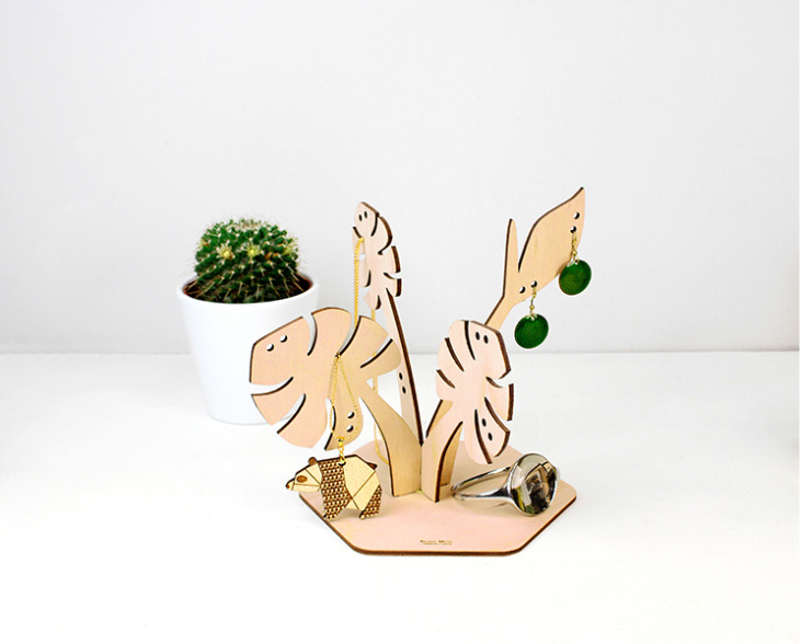 Porte-bijoux Tropique fabriqué en France à partir de bouleau issu de forêt gérée durablement.