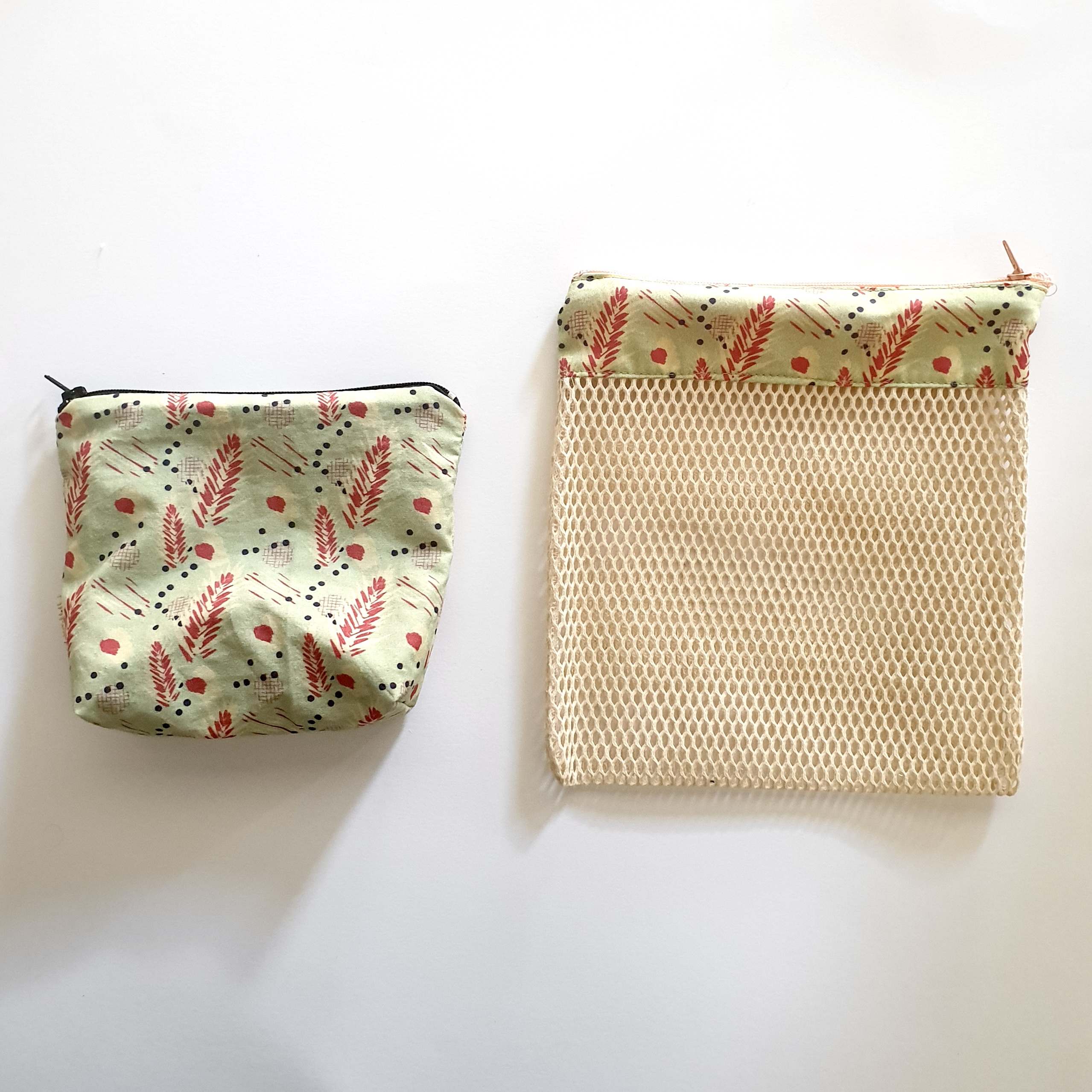 2 trousses : trousse de transport + filet de lavage 10