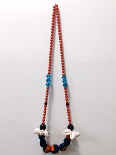 Grand collier "I feel Blue"