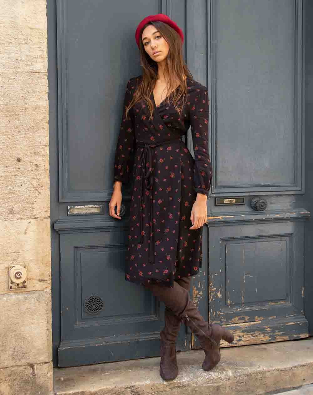 robe-noire-fleurs-cintrée-viscose-écoresponsable-recyclage-naturel-france-local-décontracté-midi