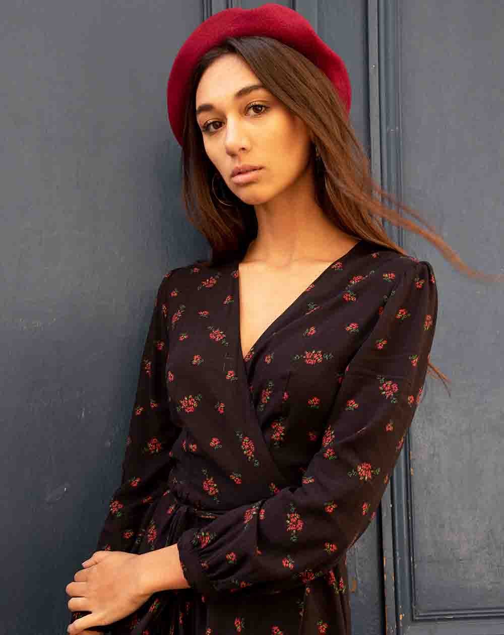 robe-noire-fleurs-cintrée-viscose-écoresponsable-recyclage-naturel-france-local-décontracté-midi