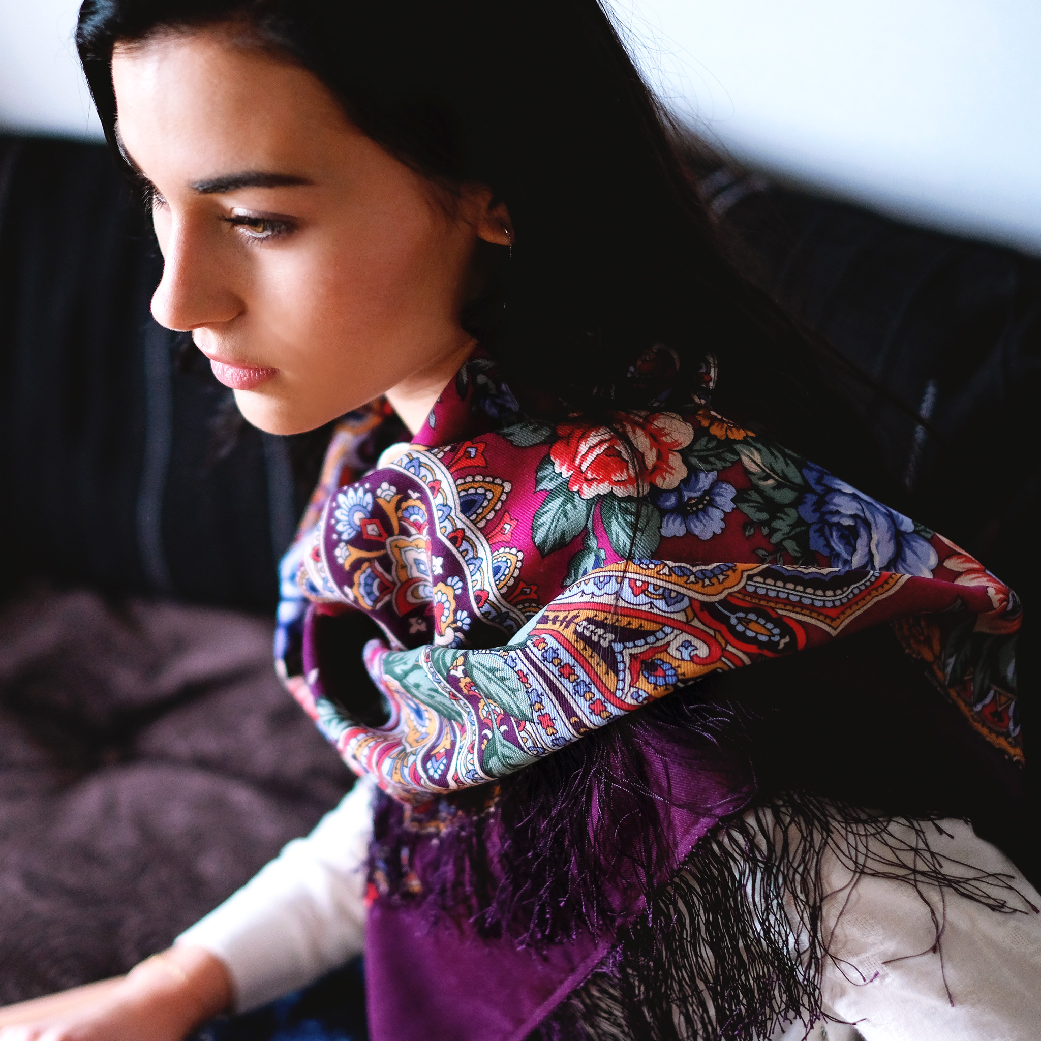 Foulard russe imprimé style bohème chic, en 100% laine - dessin "Rayons de soleil" 4