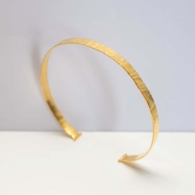 Bracelet-doré-or-fin-carats-choker-Bresma-bijoux-femme-torque-schiste
