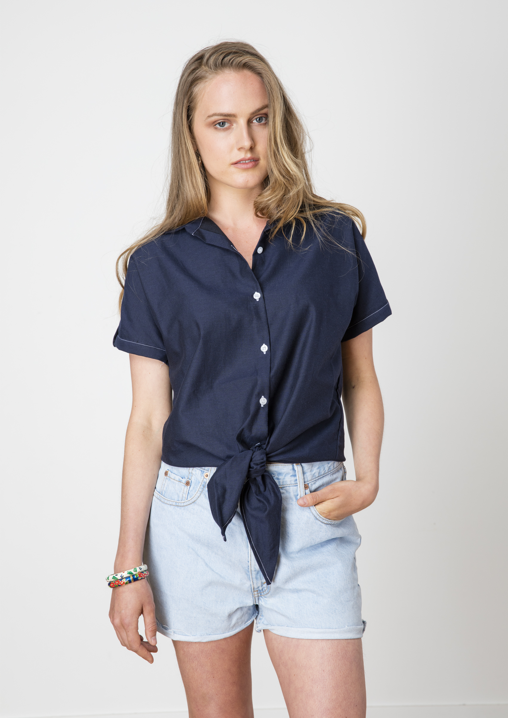 chemise-femme-ecclo-bleue-Made-in-France-et-coton-upcyclé-recyclé-dreamact-face