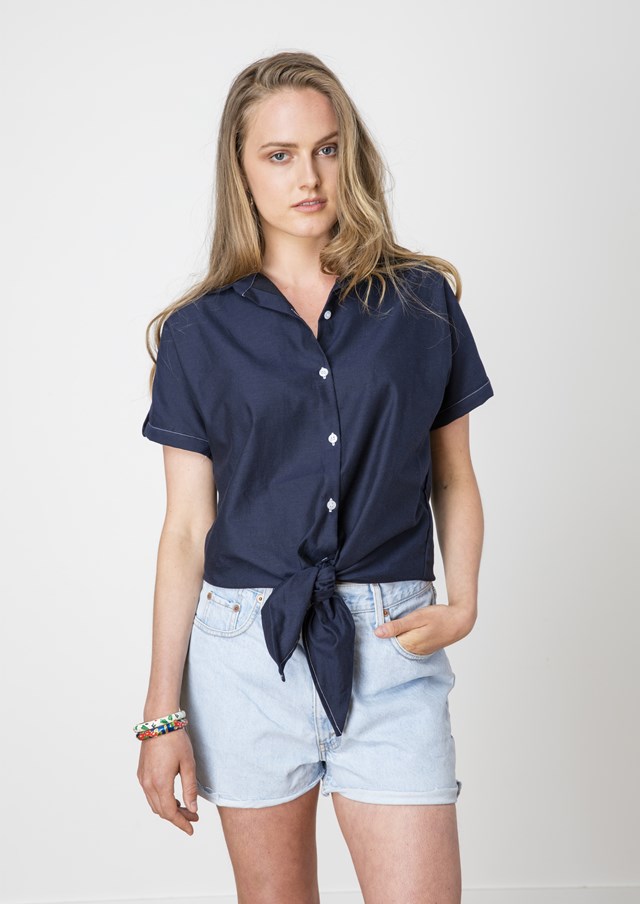 chemise-femme-ecclo-bleue-Made-in-France-et-coton-upcyclé-recyclé-dreamact-face
