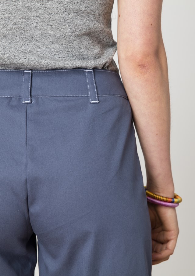 short-ecclo-bleu-femme-Made-in-France-et-coton-upcyclé-recyclé-dreamact-zoom-arriere
