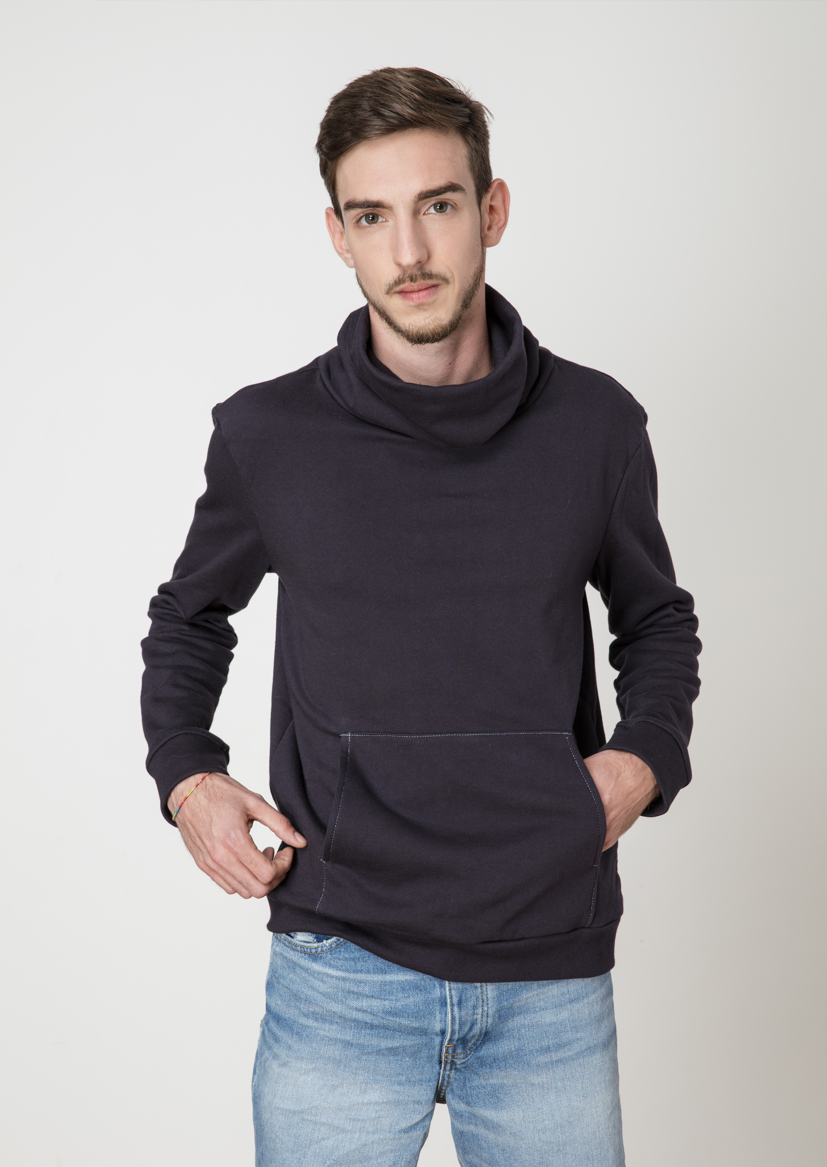 sweat-ecclo-homme-col-haut-caban-Made-in-France-et-coton-upcyclé-recyclé-dreamact-face