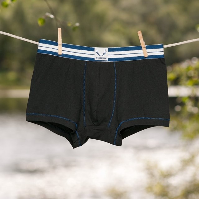Shorty noir – coutures bleues 2