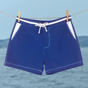 Short de bain bleu marine, détails blancs