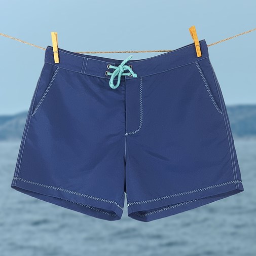 Short de bain bleu marine, coutures turquoises