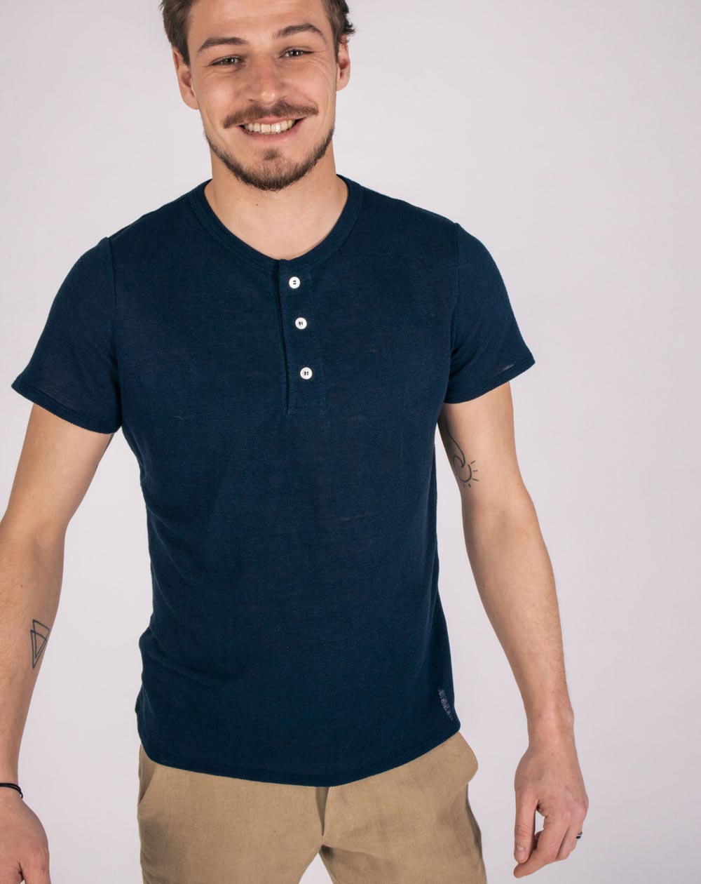 Polo Zorrie marine Aatise en lin trois boutons