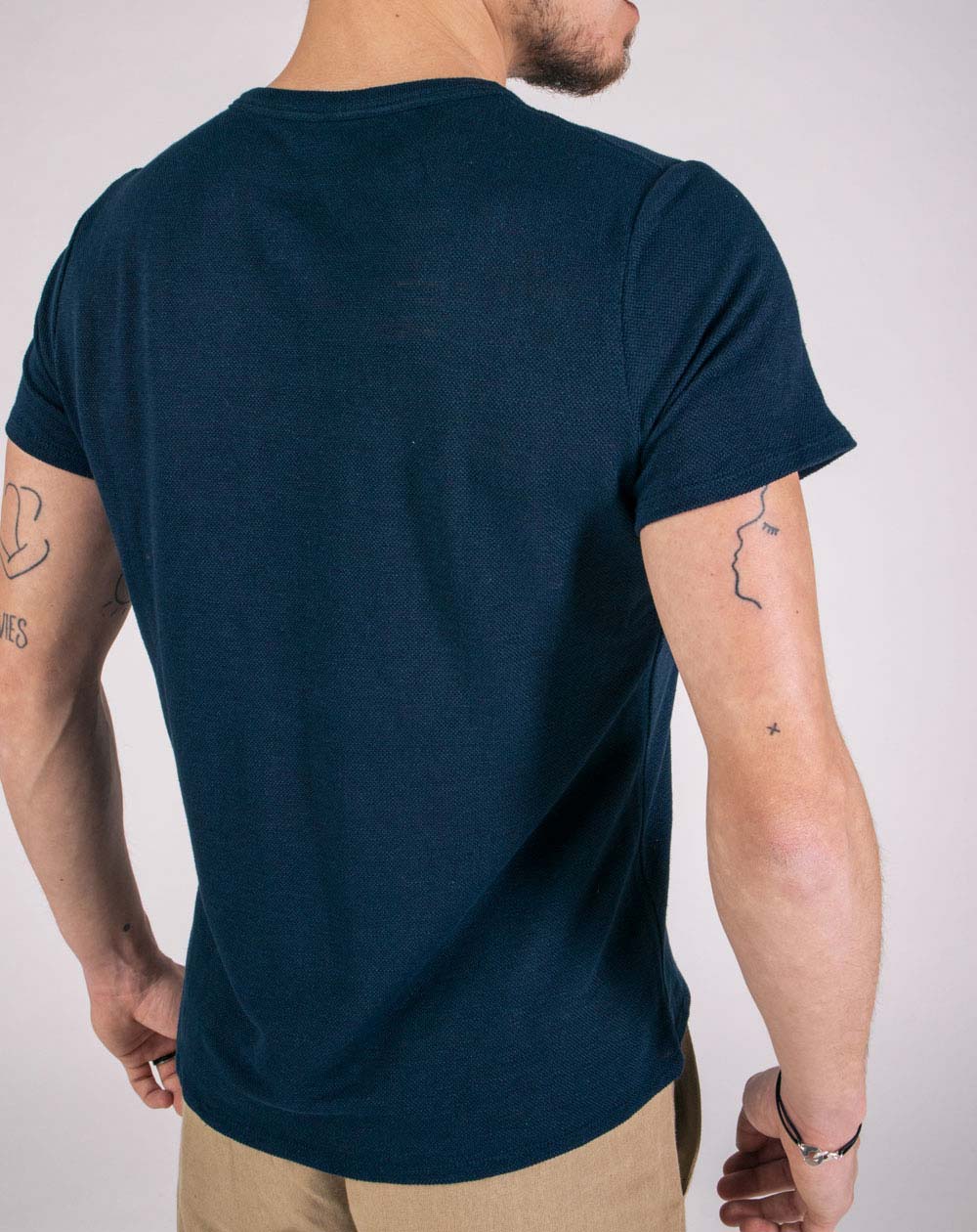 Polo Zorrie marine Aatise en lin trois boutons de dos