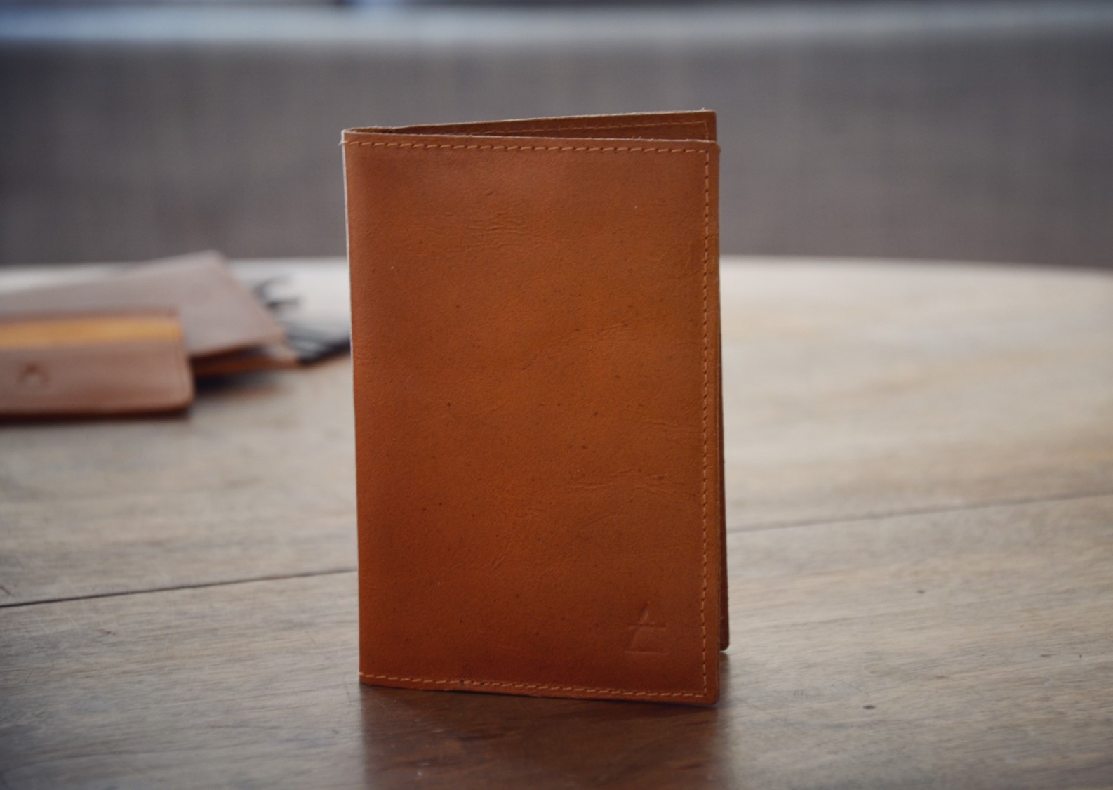 porte passeport en cuir marron clair