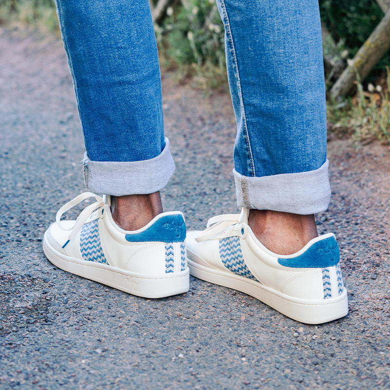 Sneakers en cuir blanc crème et tissage bleu réalisé à la main - Ky Co 8