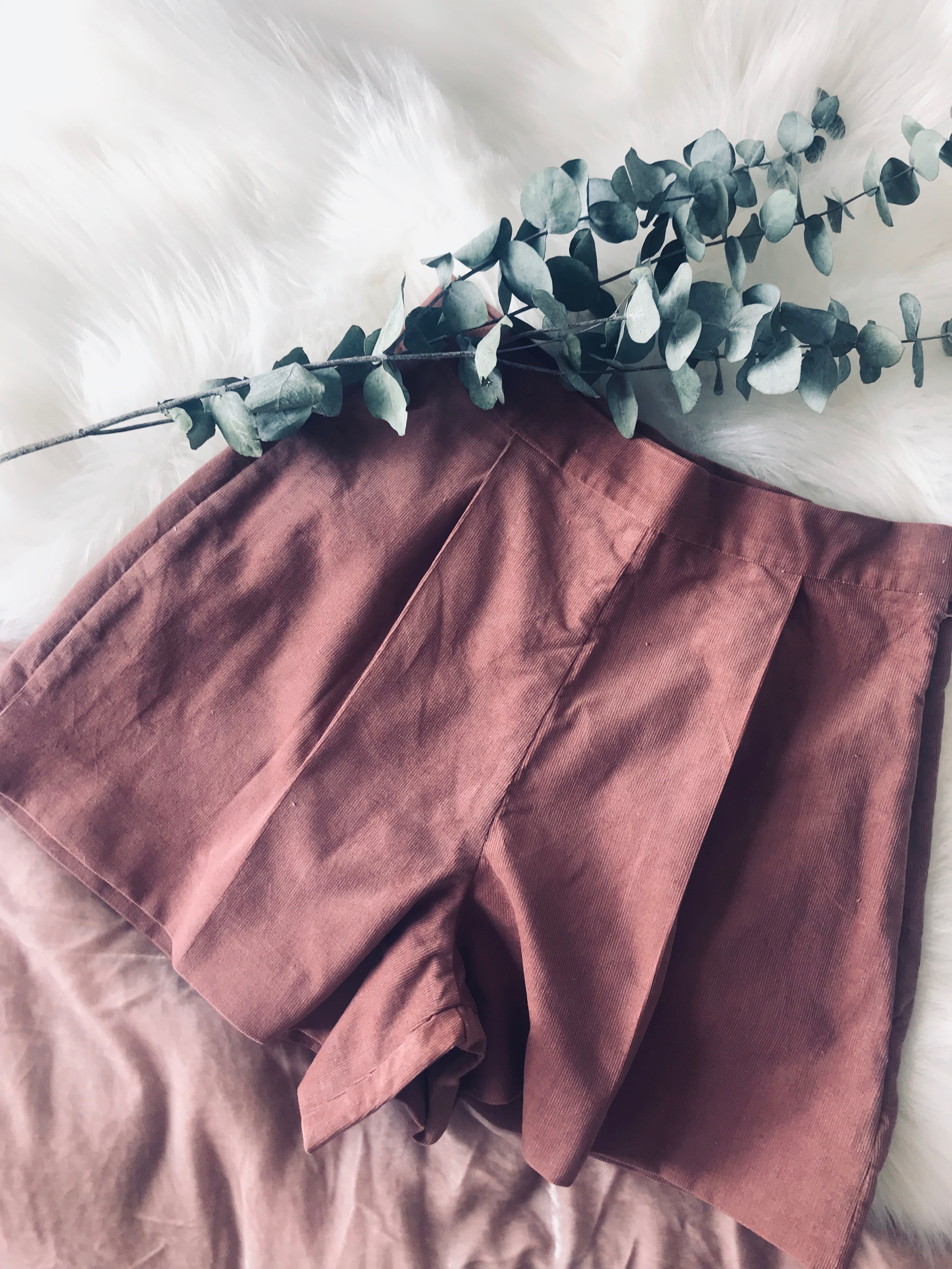 ABY - Short évasé à pince, taille haute  2