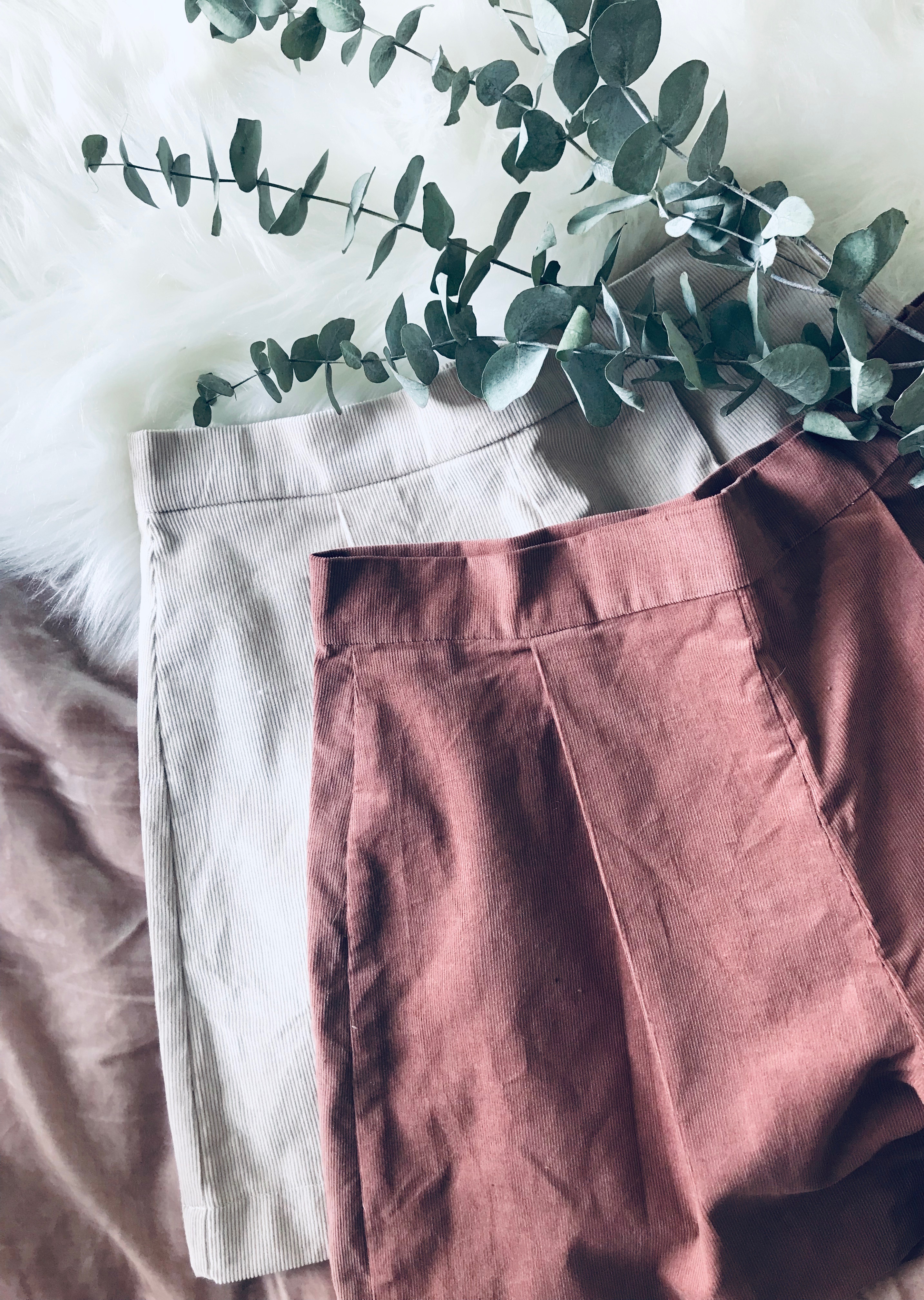 ABY - Short évasé à pince, taille haute  3