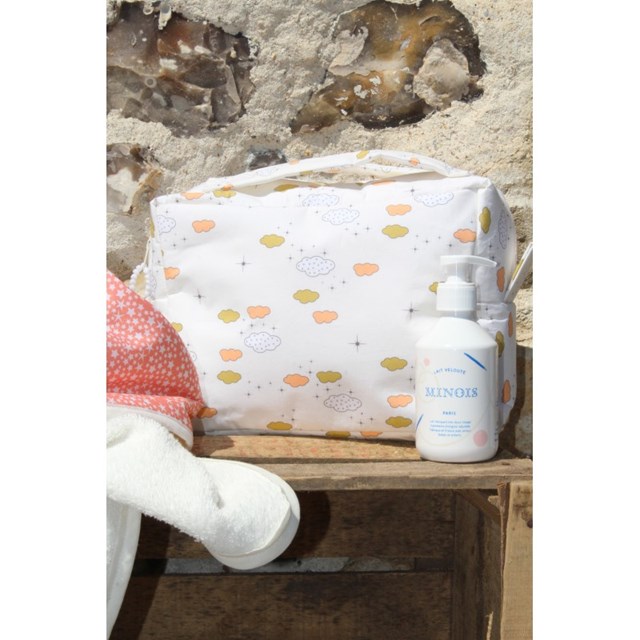 valisette-toilette-nuages-greges-multicolores