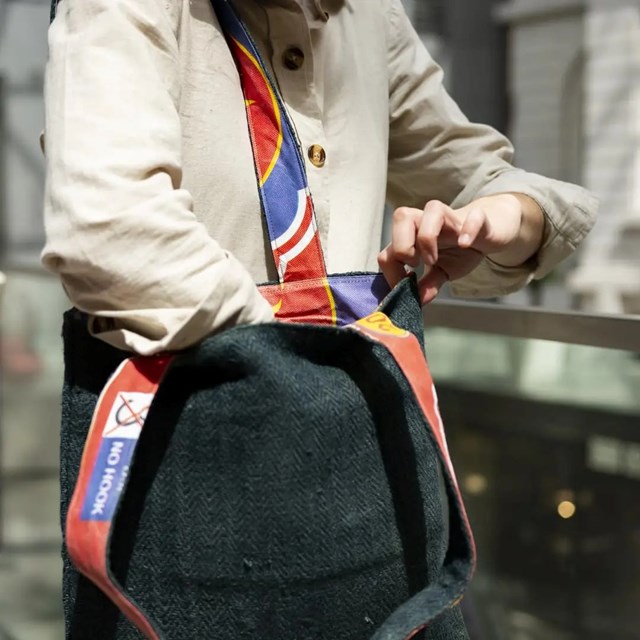 tote bag en chanvre et upcycling réversible