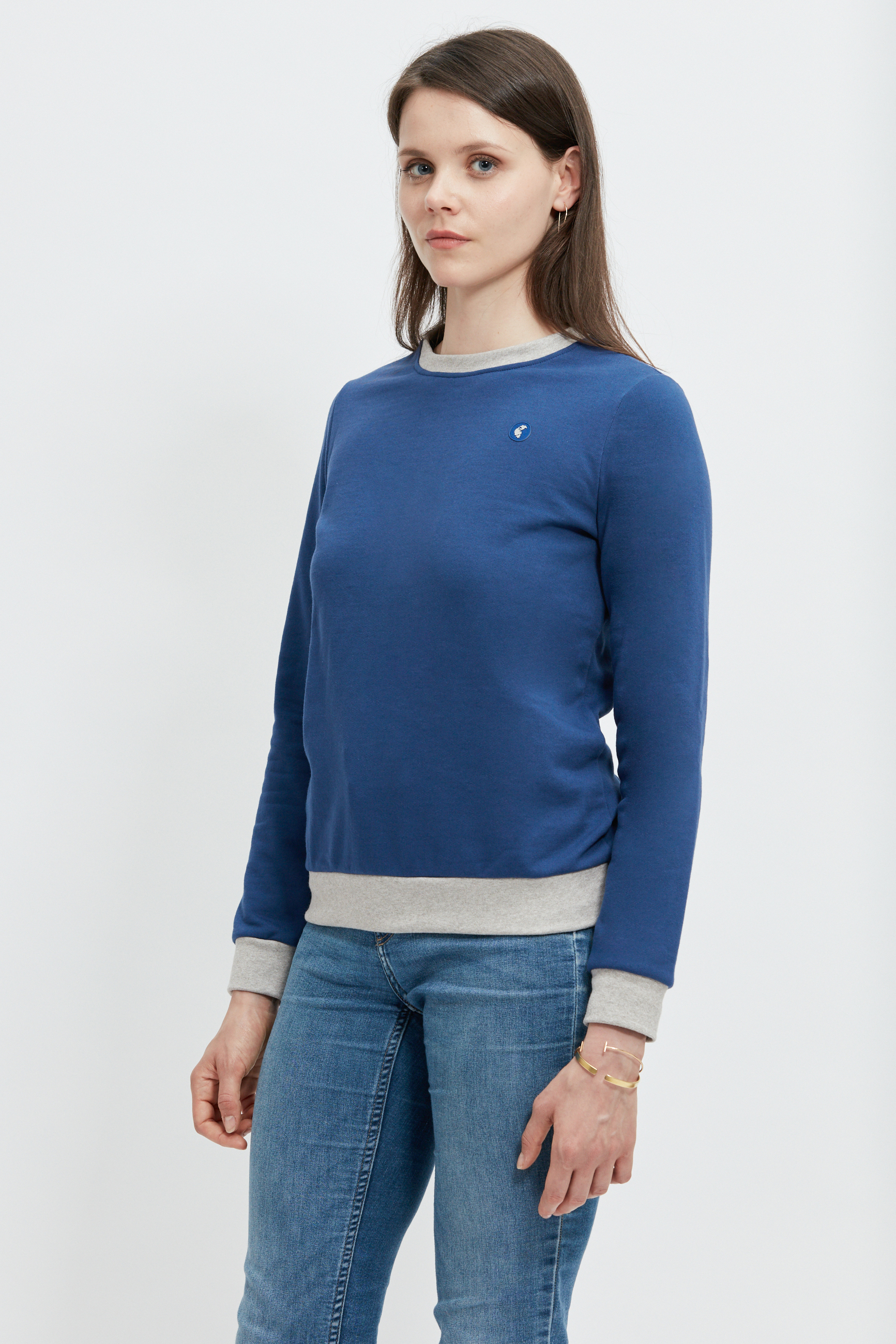sweat-col-rond-ecclo-bleu-et-gris-femme-Made-in-France-et-coton-upcyclé-recyclé-dreamact-face-1