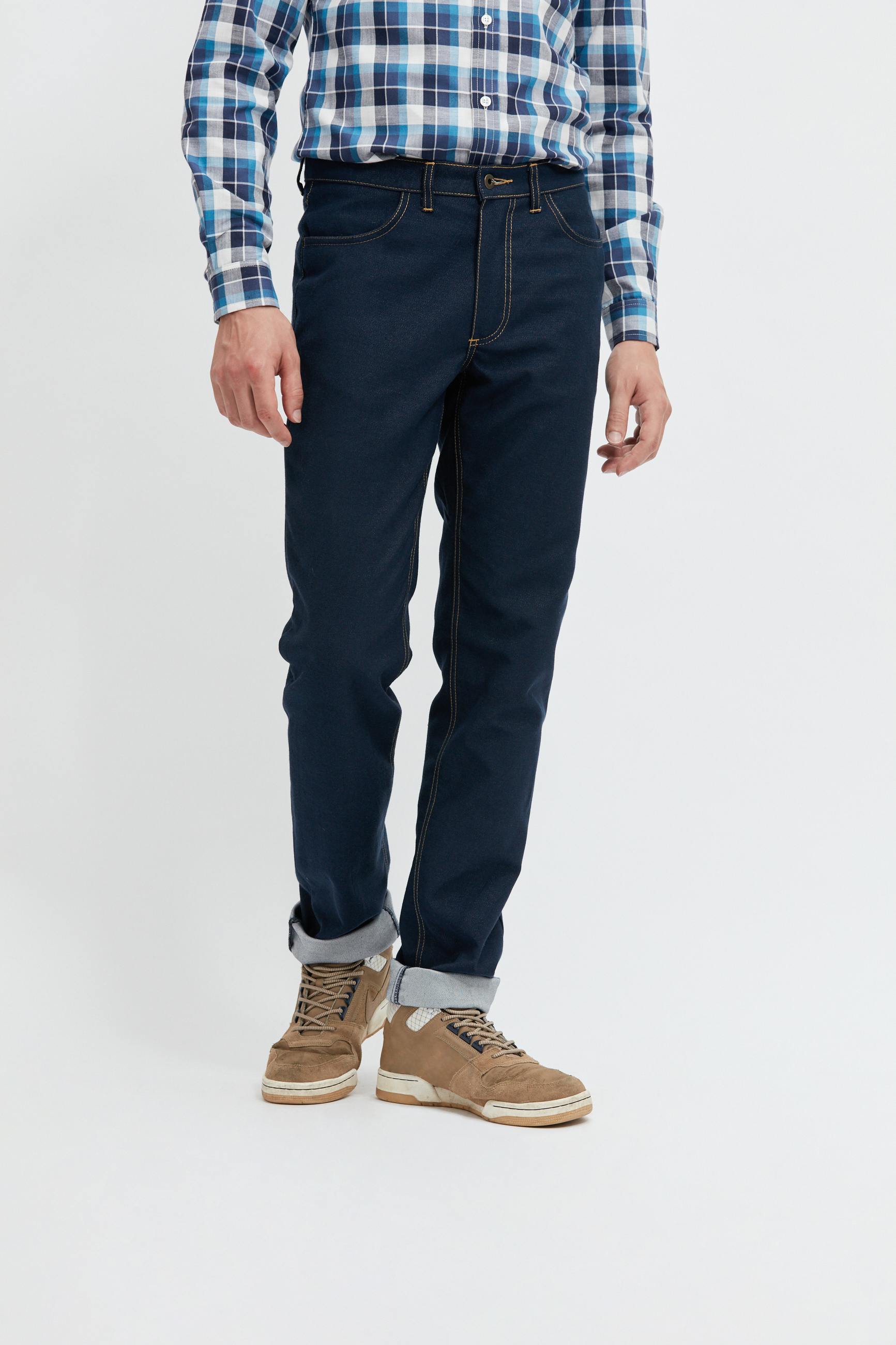 pantalon-jean-ecclo-homme-bleu-Made-in-France-et-coton-upcyclé-recyclé-dreamact-zoom-avant