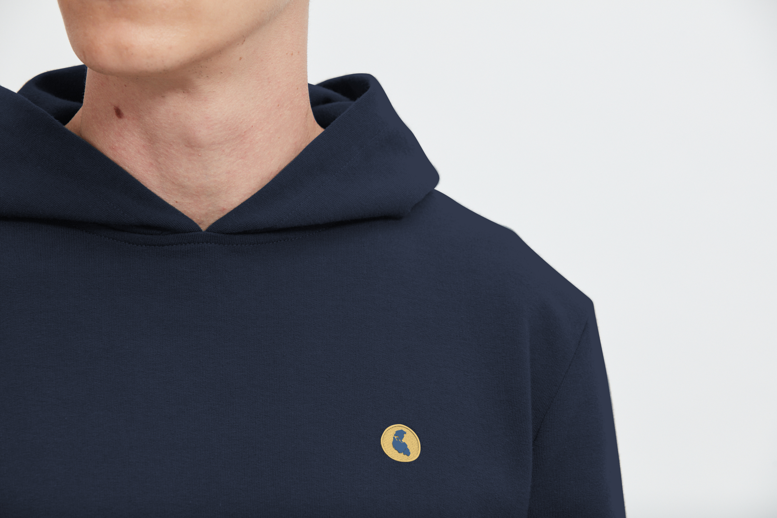 sweat-ecclo-homme-capuche-bleu-Made-in-France-et-coton-upcyclé-recyclé-dreamact-logo