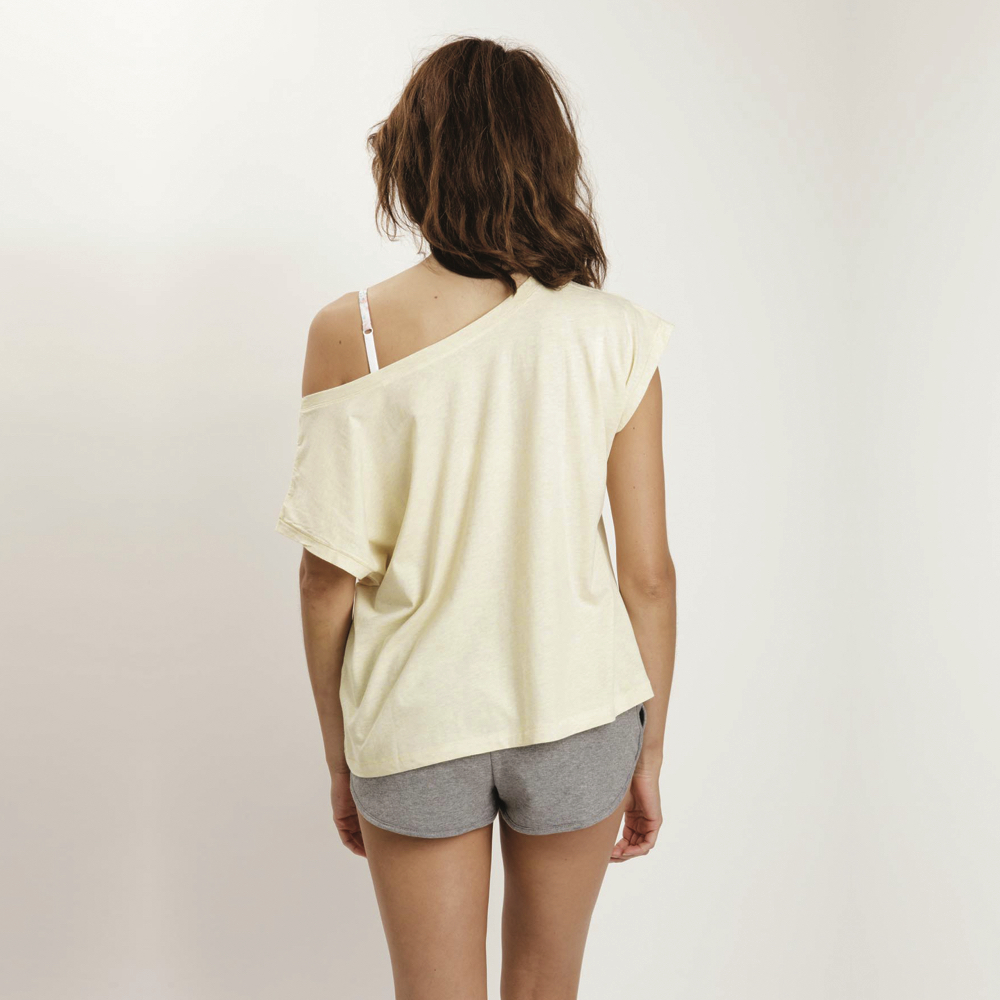 T-shirt loose jaune - Féminine de mère en fille 3