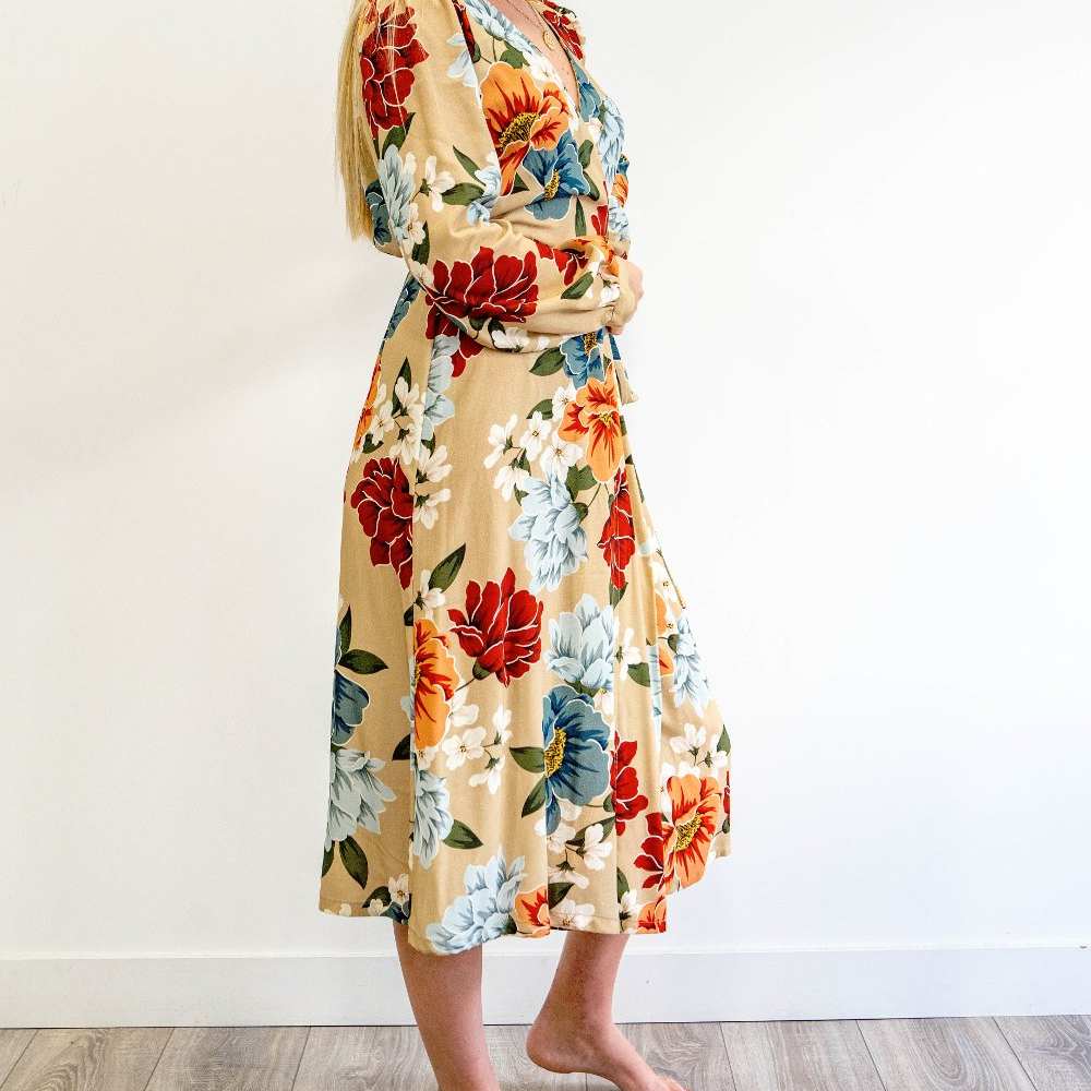 Robe portefeuille ZOVY manches bishop imprimé beige, 100% ECOVERO 4