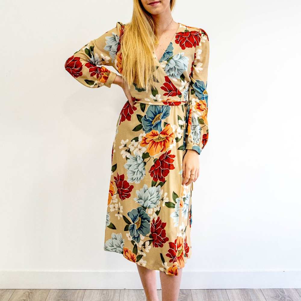 Robe portefeuille ZOVY manches bishop imprimé beige, 100% ECOVERO 3