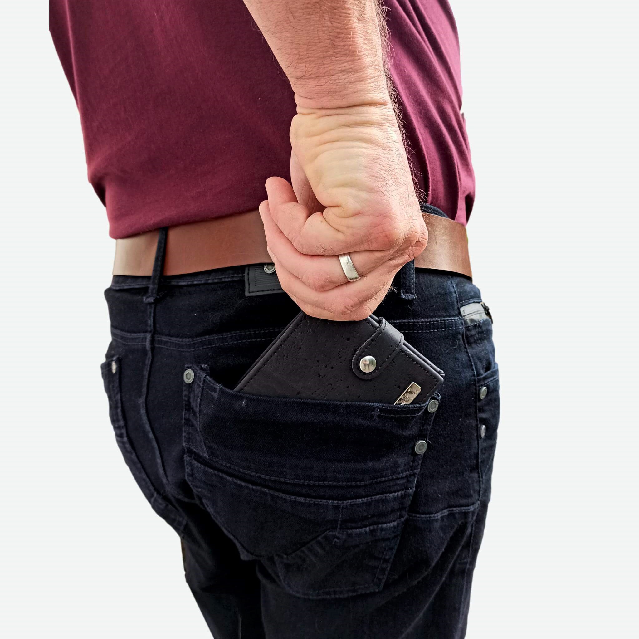 Portefeuille homme en liège noir Alex  11