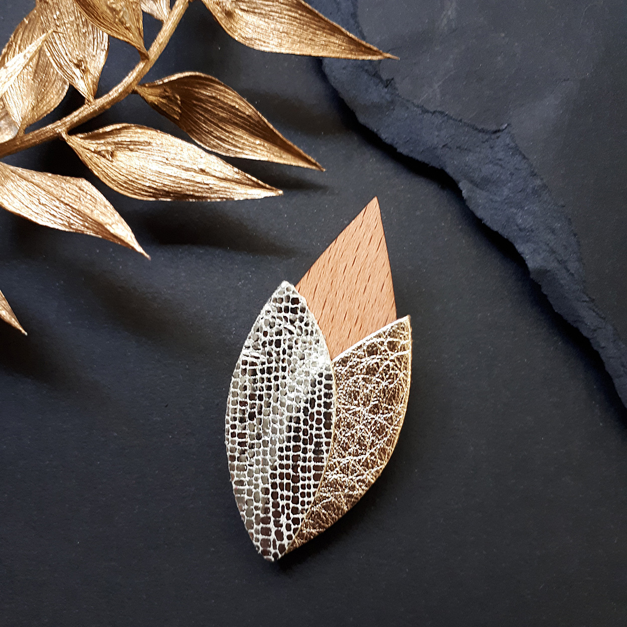 Broche en cuir et bois TULIPE Cristal 4