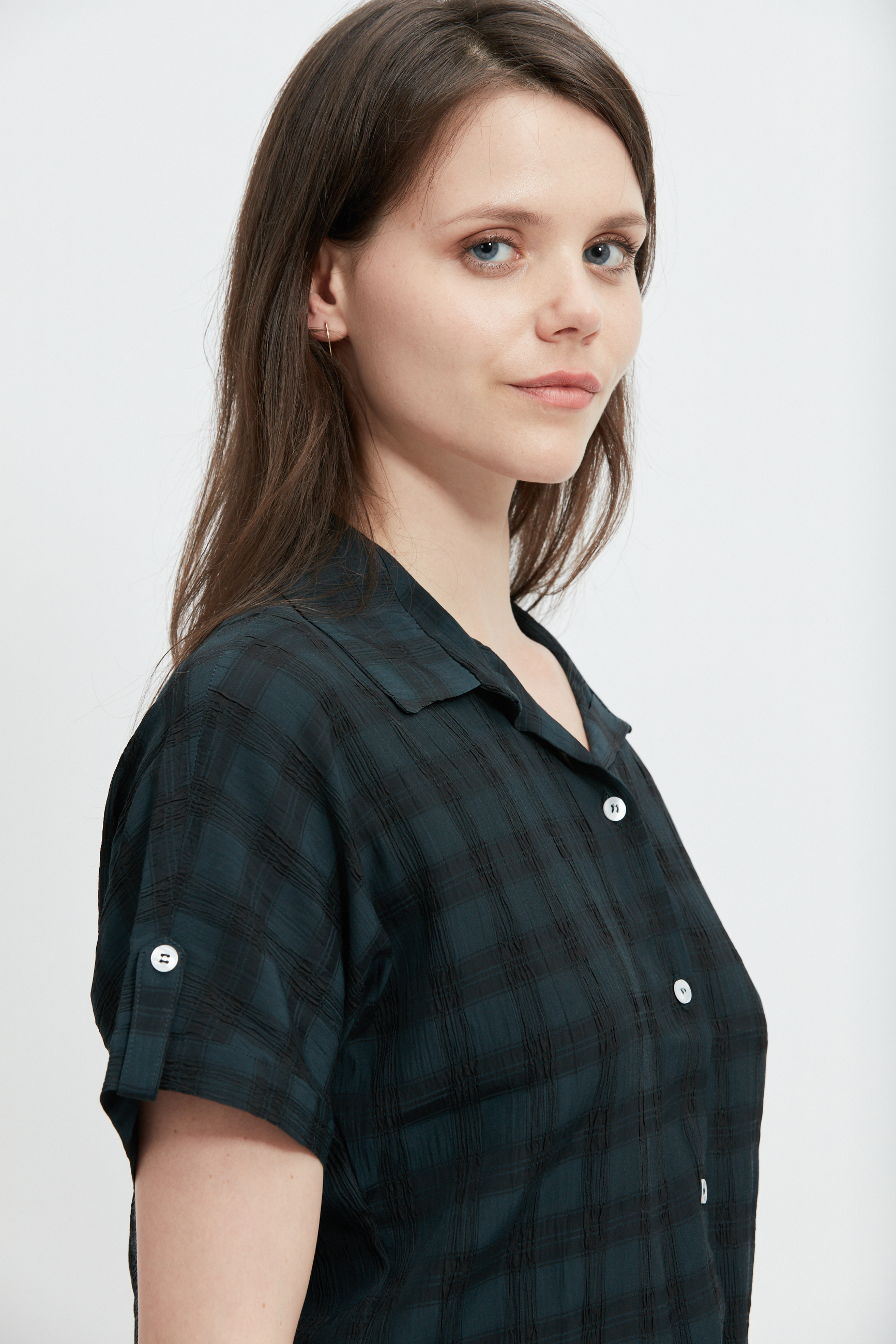 chemise-femme-ecclo-vert-canard-Made-in-France-et-upcyclé-recyclé-dreamact-epaule