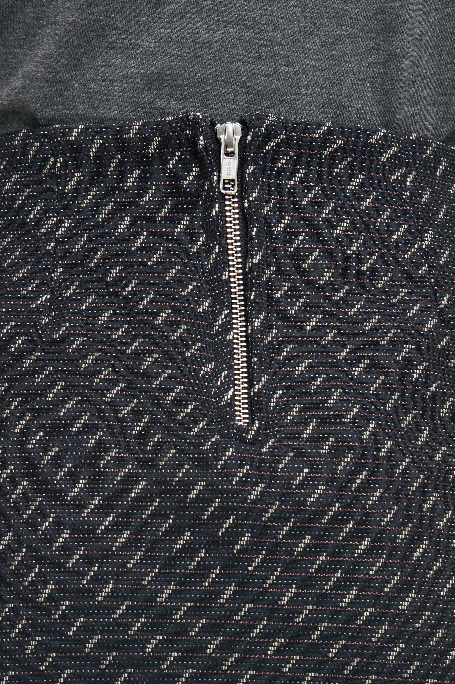 jupe-courte-ecclo-rayée-Made-in-France-et-coton-upcyclé-recyclé-dreamact-fermeture