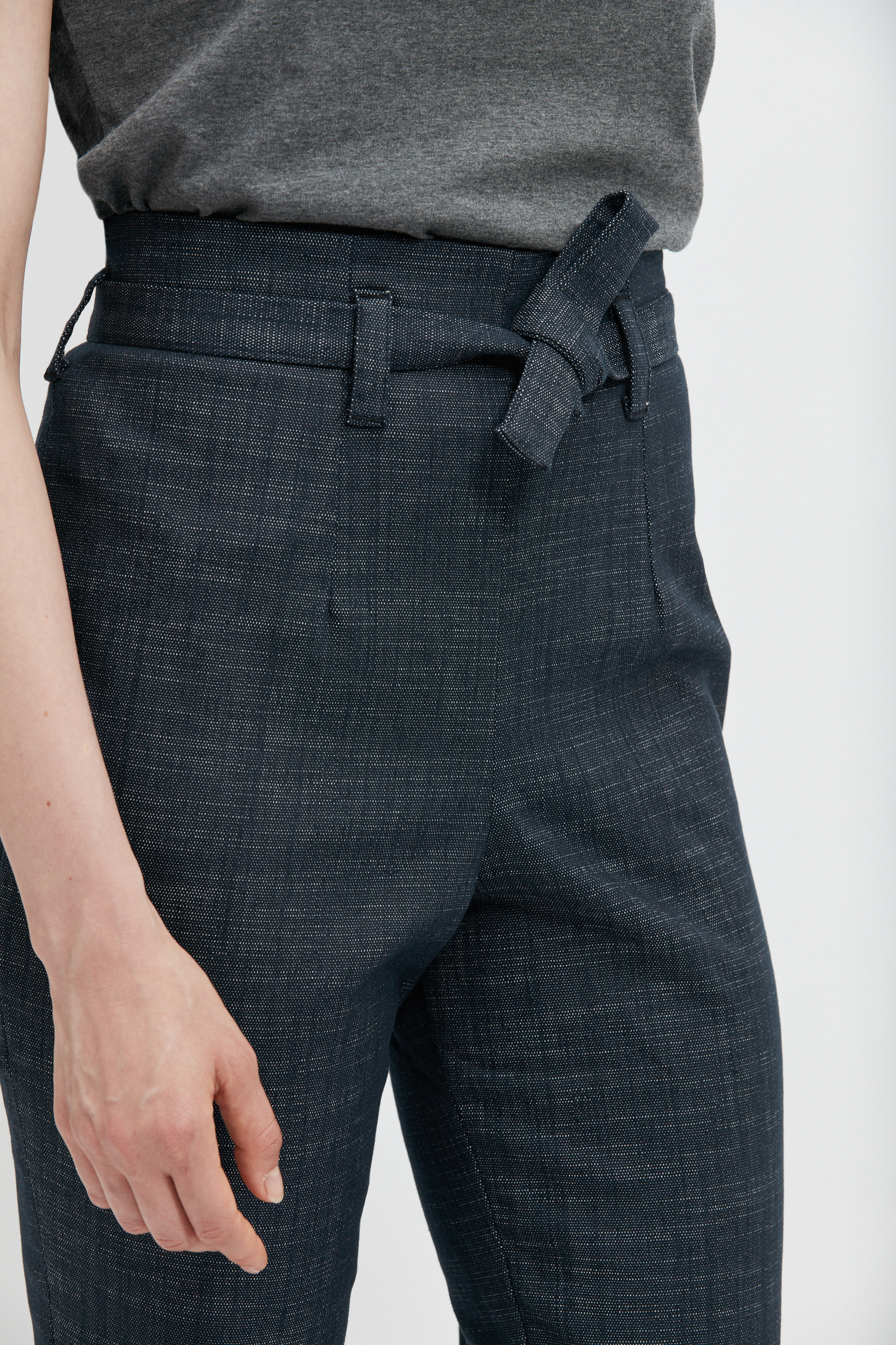 pantalon-taille-haute-noir-ecclo-femme-Made-in-France-et-coton-upcycle-recycle-dreamact-cote