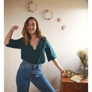 Blouse verte forêt à festons en coton bio