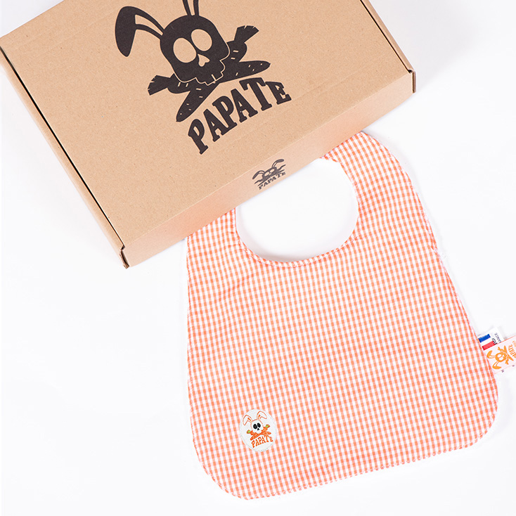 bavoir en coton bio avec enfant lop tete mort lapin papate made in france