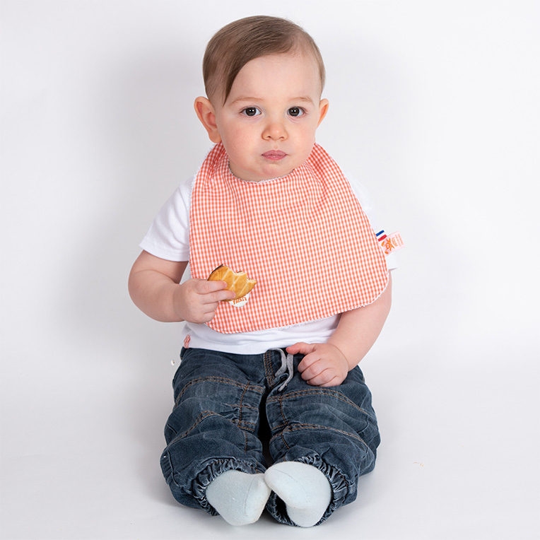 bavoir en coton bio avec enfant lop tete mort lapin papate GOTS