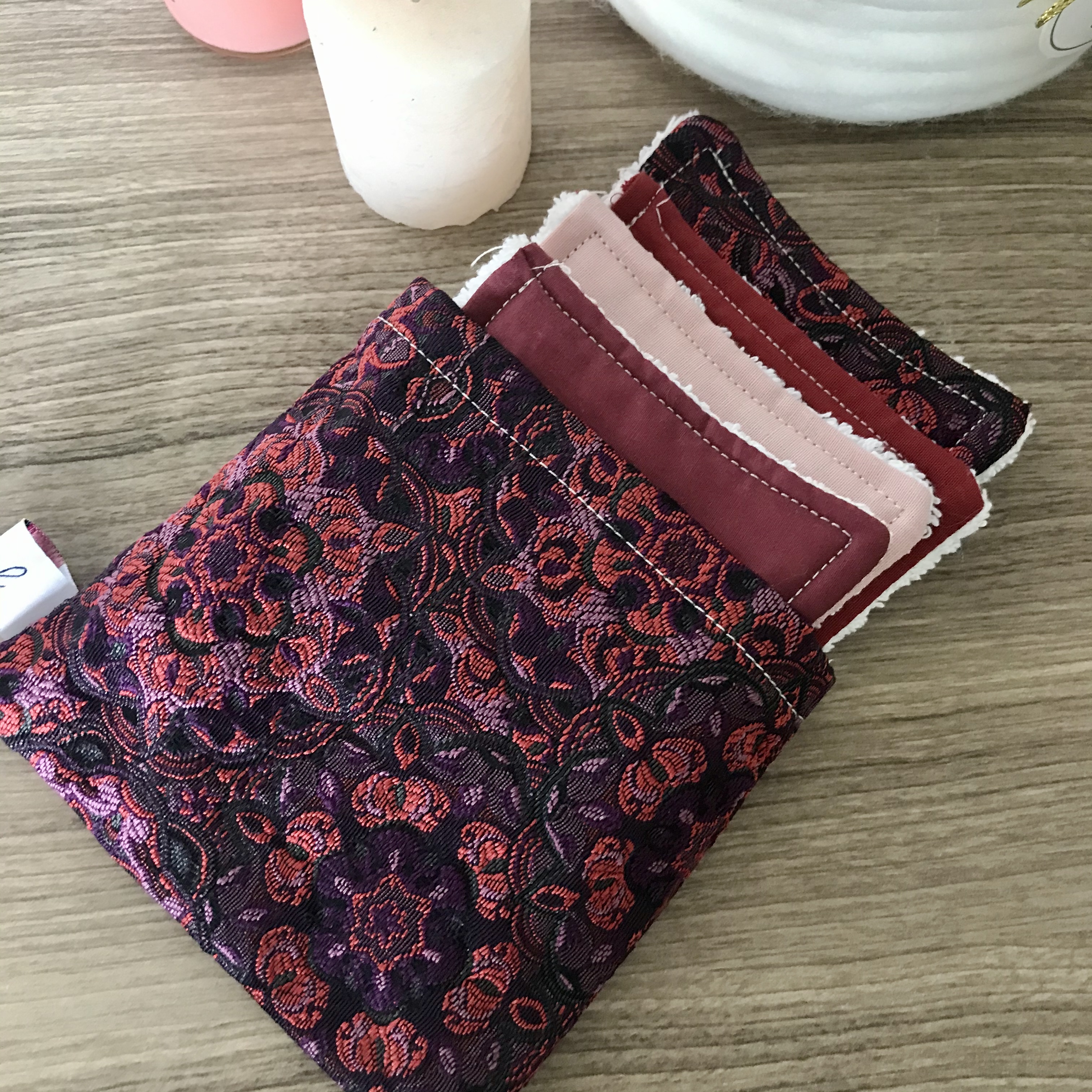 Lot coton lavable & leur pochette en tons de bordeaux & mauve  4