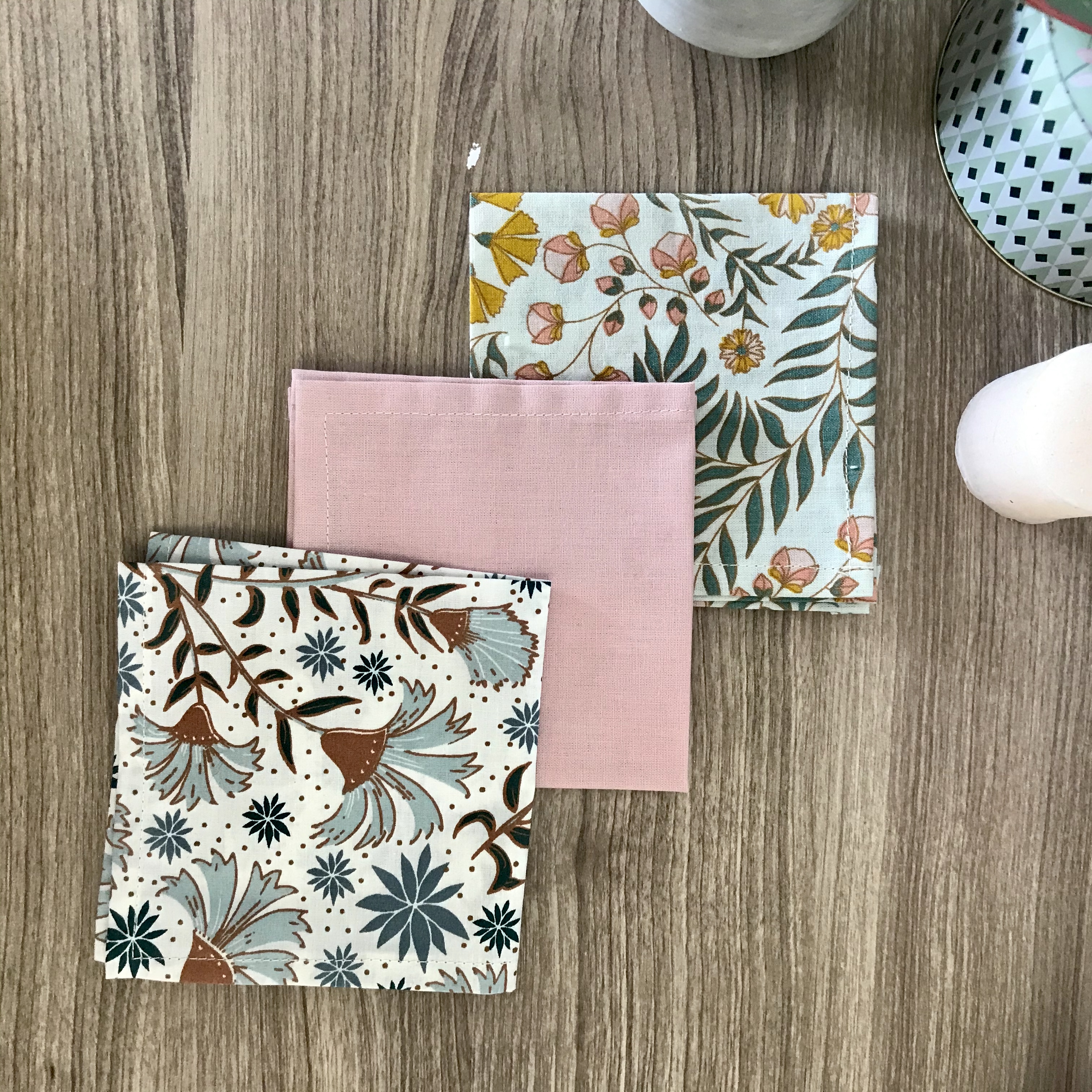 Lot de 3 mouchoirs & leur pochette  3