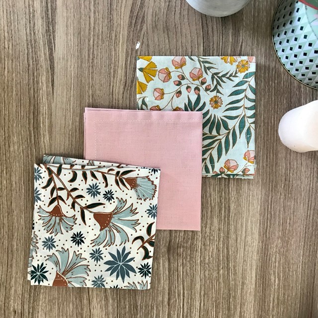 Lot de 3 mouchoirs & leur pochette  3
